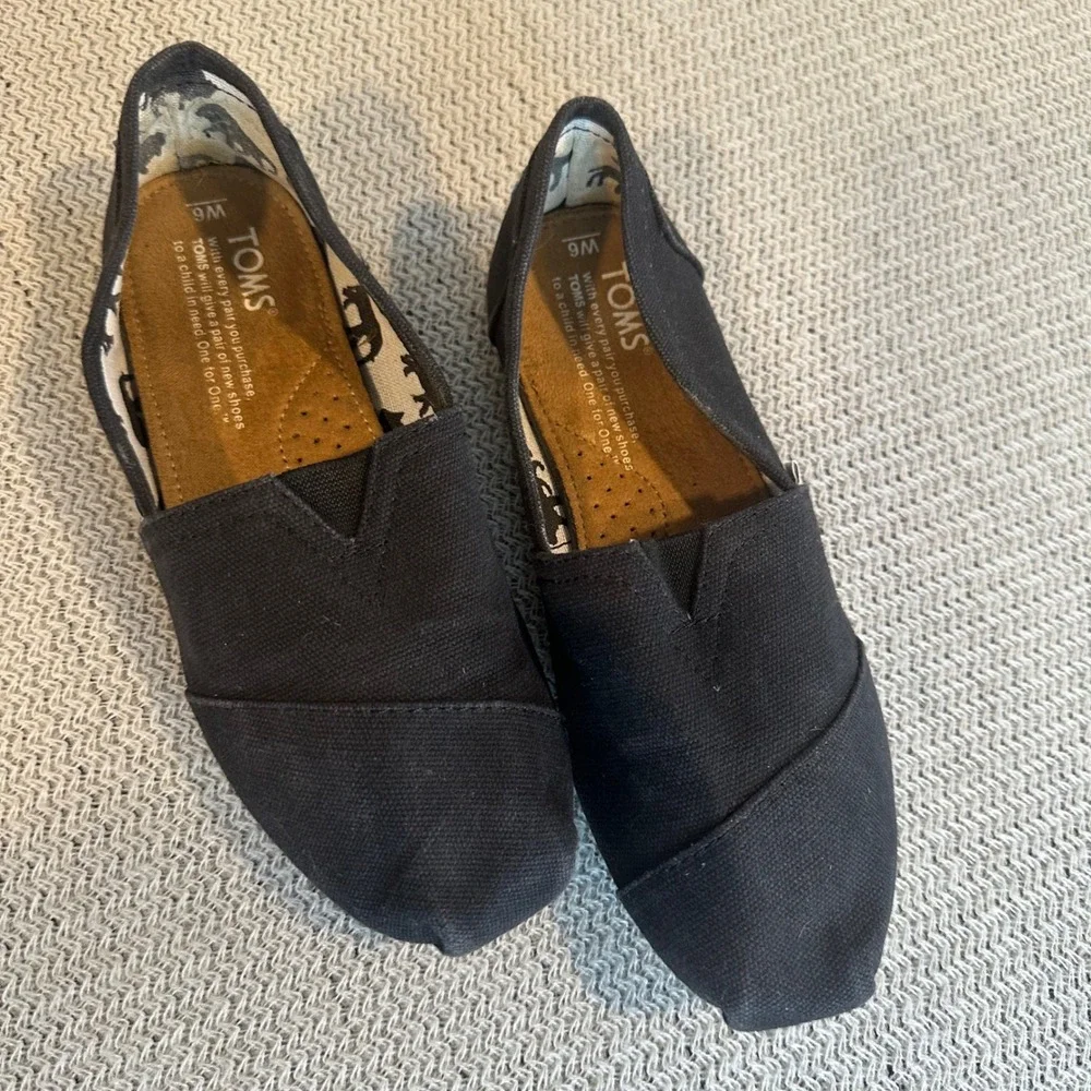 TOMS Alpargata Slip On Shoes Womens 6 Black Canvas Classic Comfort Flats